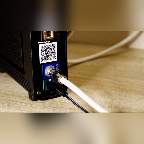 ARRIS SURFboard and RG6 Coax Cable - Picture 12 of 12